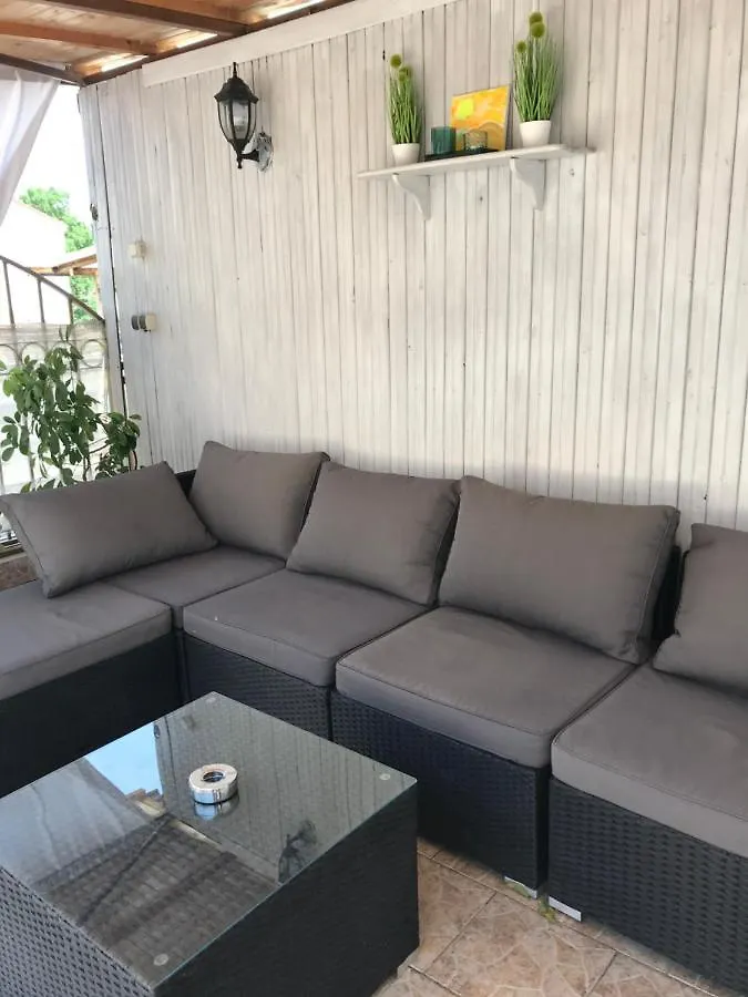 White Rose Guest Rooms Burgas 2*,